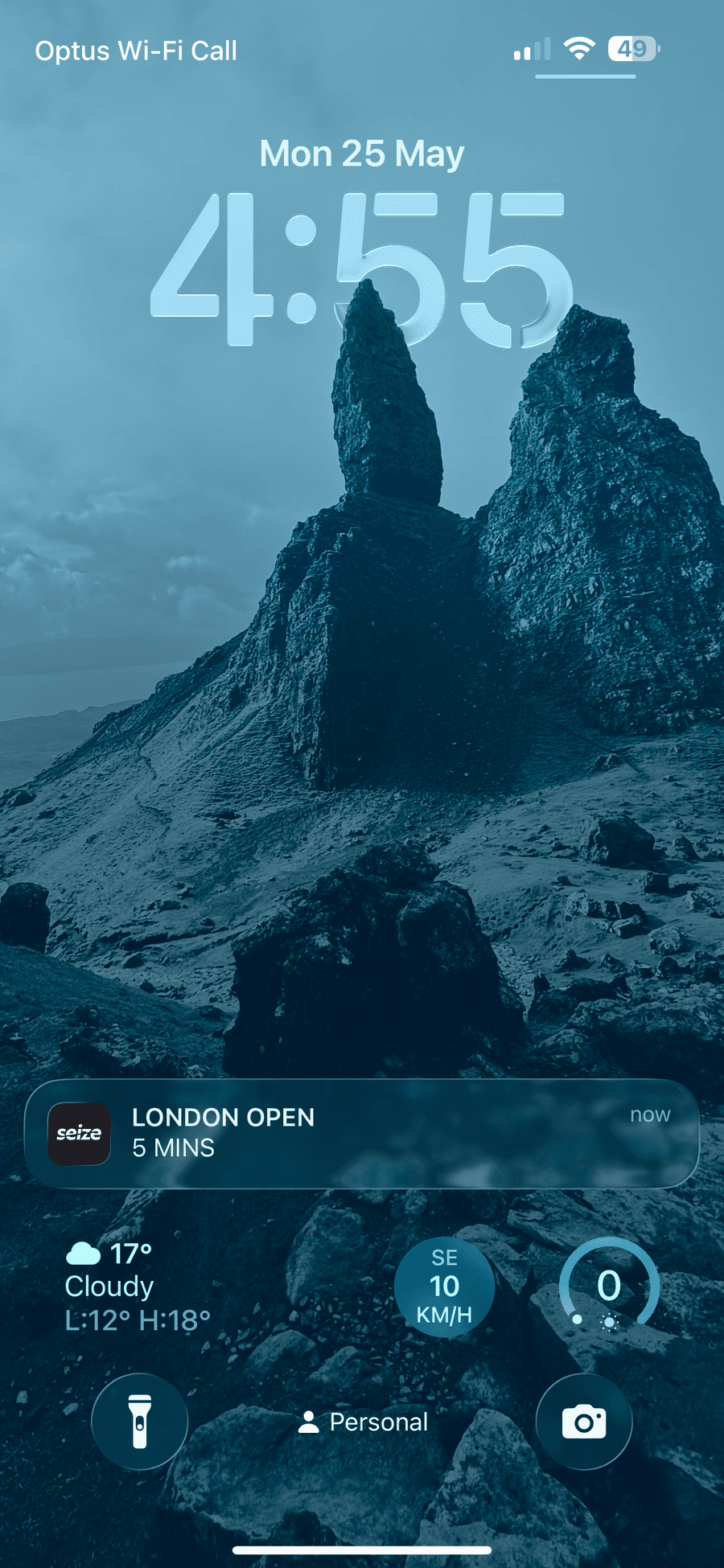 iPhone lock screen showing a seize notification: London Open in 5 minutes